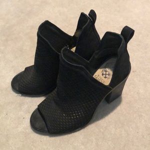 Vince Camuto Kensa booties